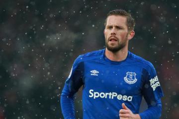 IM体育网页版登录入口-活塞血拼森林狼，西亚卡姆完成里程碑，一场定义坚韧与成长的战役