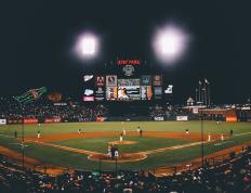 IM体育下载-米切尔攻防转换核心，鹈鹕力克活塞