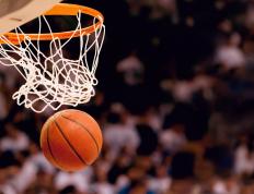 IM体育官方网-伊萨克末节封神独揽18分，波兰多点开花狂胜冰岛35分