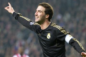 IM体育平台-爱德华兹狂飙突进，爵士主场力克雄鹿