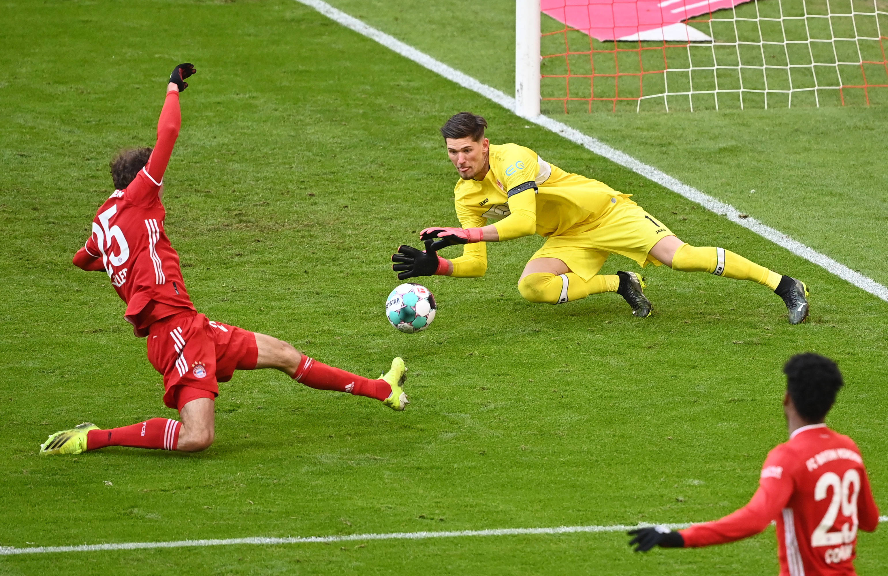 IM体育平台-球员连续攻破对手球门取得胜利