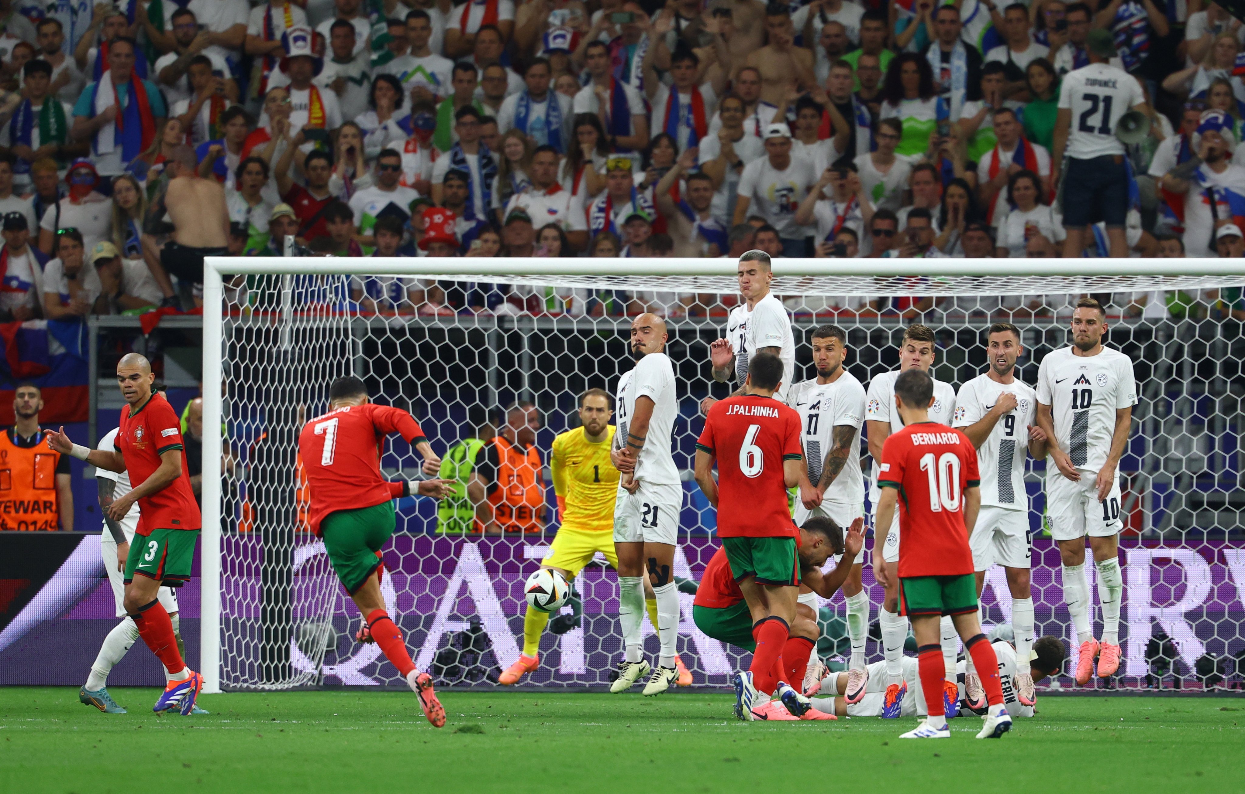 IM体育动画直播通道-斯洛文尼亚队取胜，成功晋级欧洲杯淘汰赛