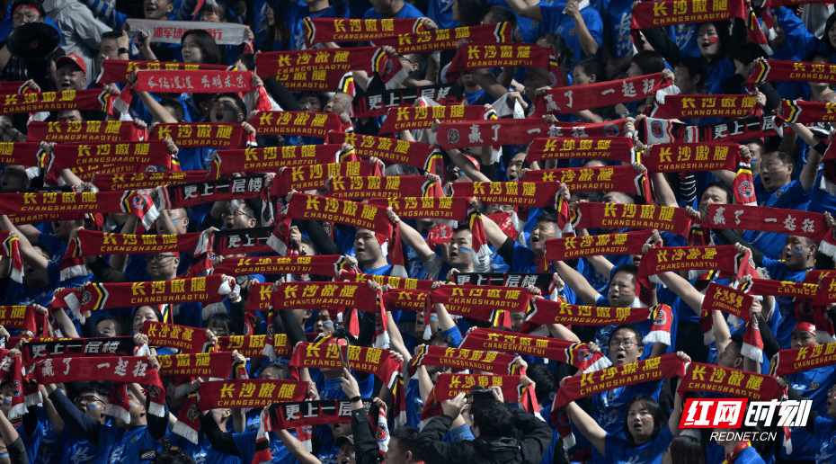 IM体育数据分析平台-比赛中出现红黄牌,双方球员情绪激动