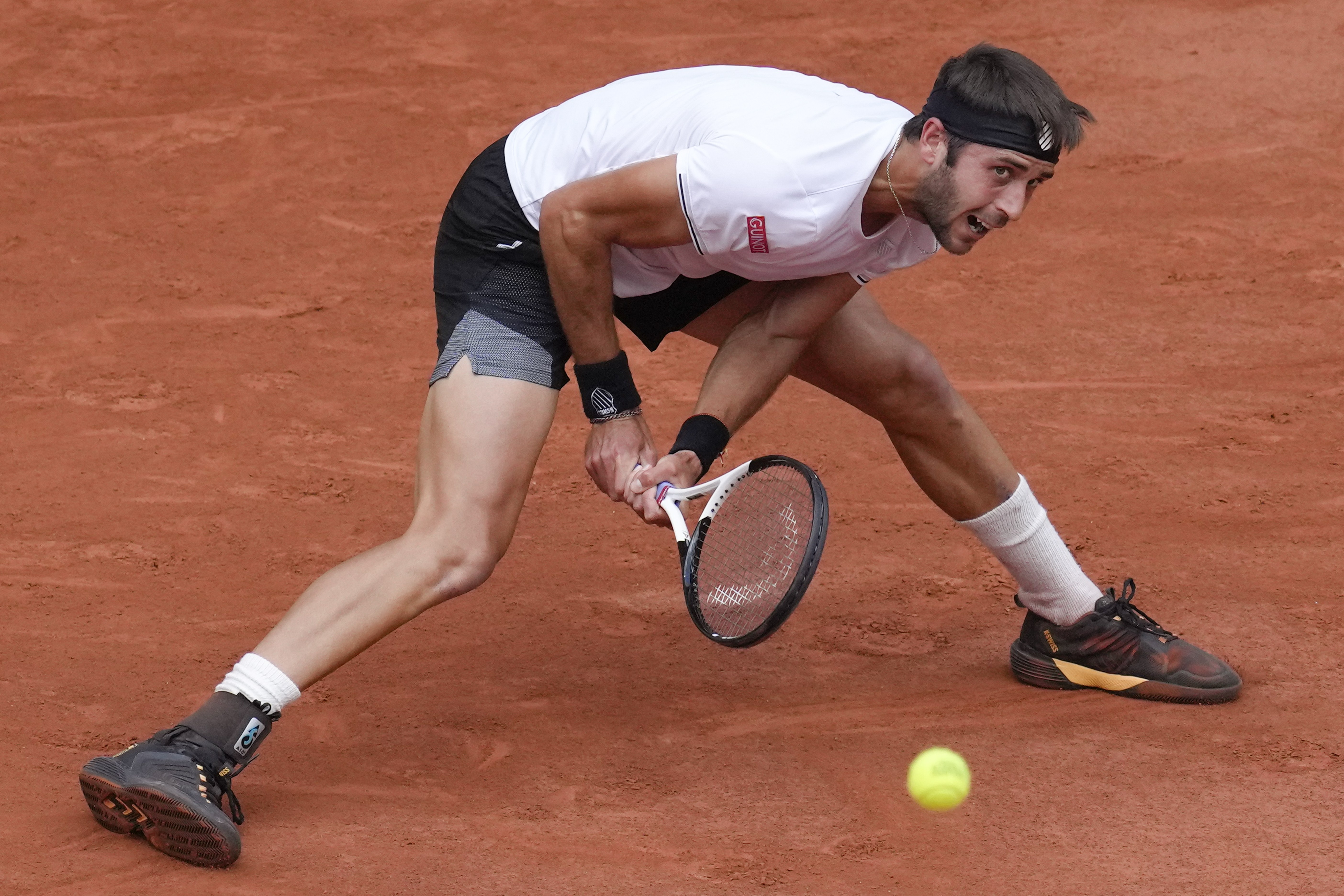 IM体育下载-澳大利亚网球队翻盘法国网球队,兹维列夫统治全场的简单介绍