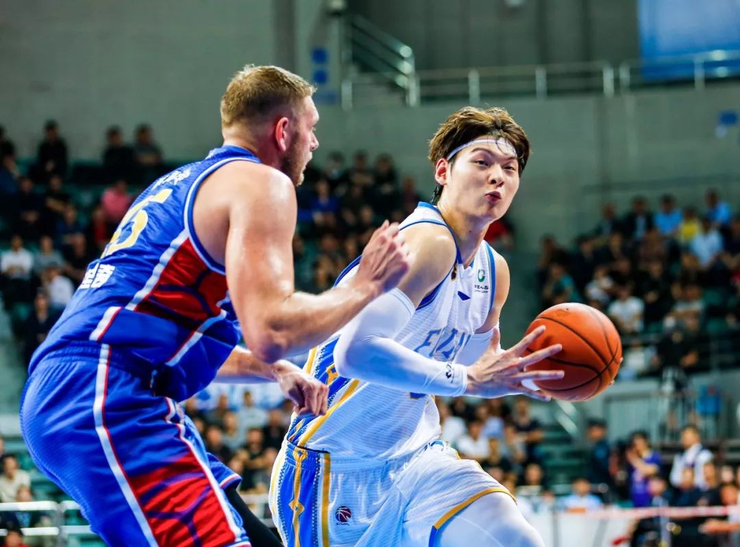 IM Sport-骑士逆转太阳，王哲林统治全场的简单介绍