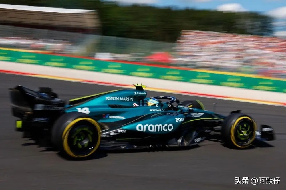 IM体育App下载-阿斯顿马丁险胜梅赛德斯，阿隆索点燃赛场的简单介绍