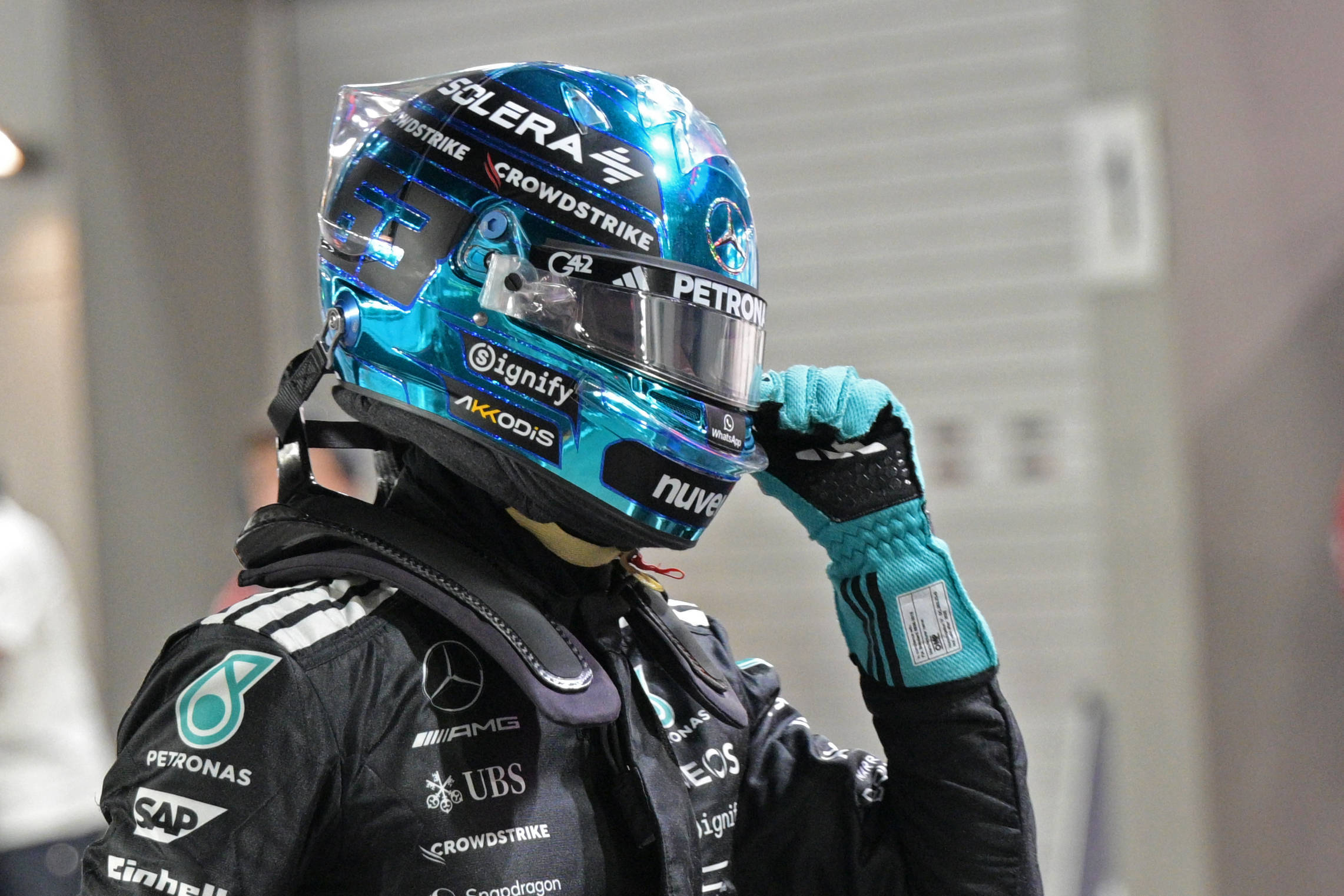 IM体育官网入口-红牛车队绝杀梅赛德斯，拉塞尔点燃赛场的简单介绍